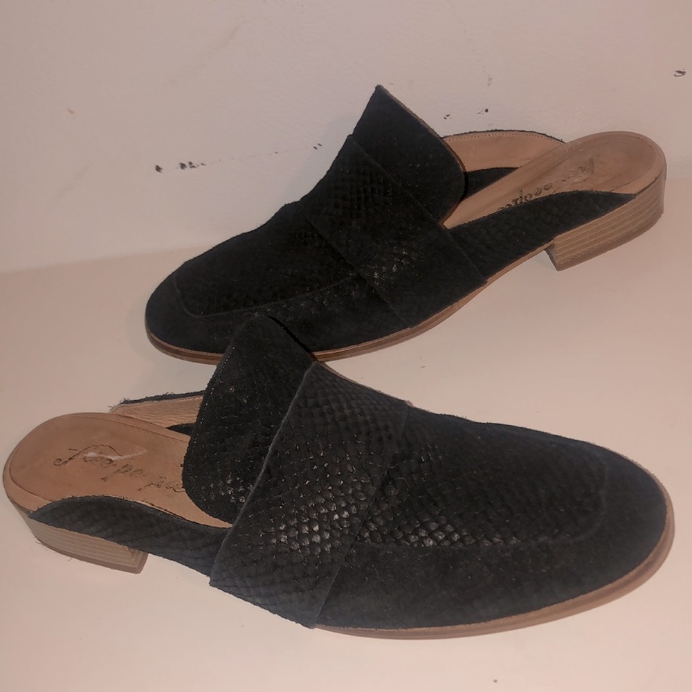 Free People Leather Embossed Mules sz 40/US 10